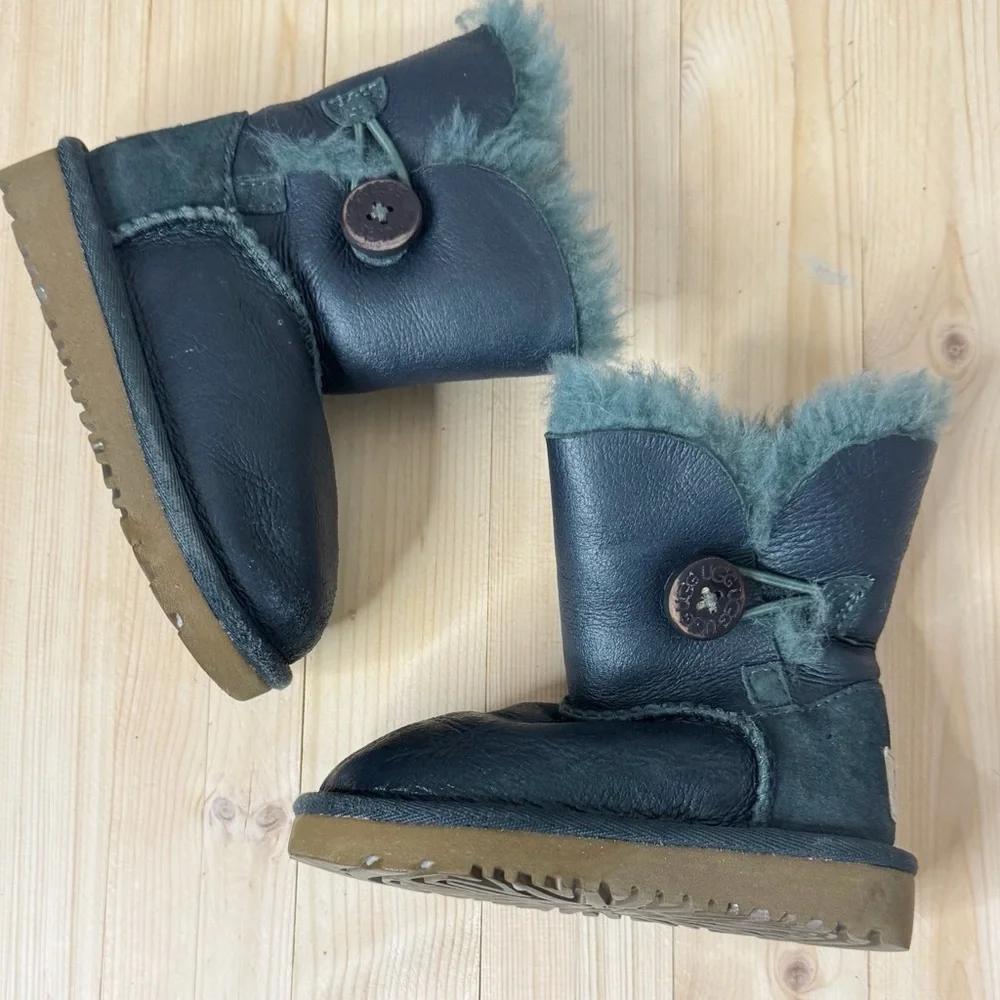 UGG Bailey Button Boot. Great Condition. Size 6. Deep Green W/ Glitter Shine.